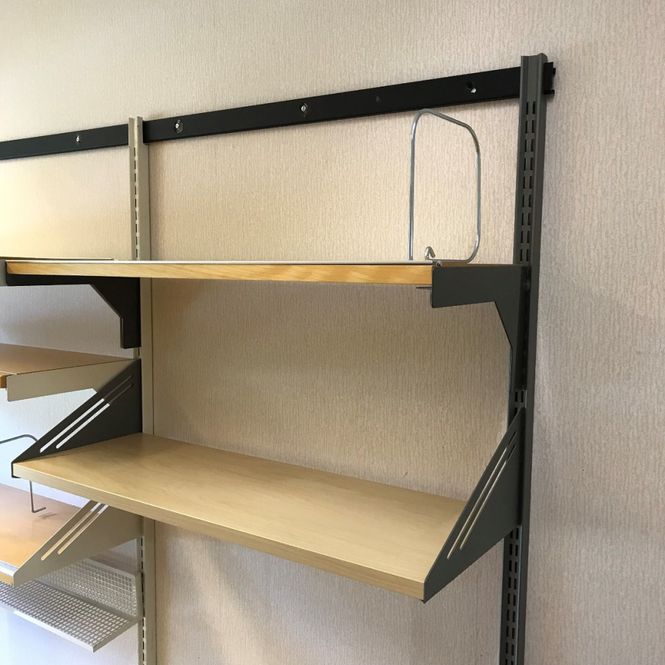 Huvudbild Vägghängda kontorshyllor - begagnad