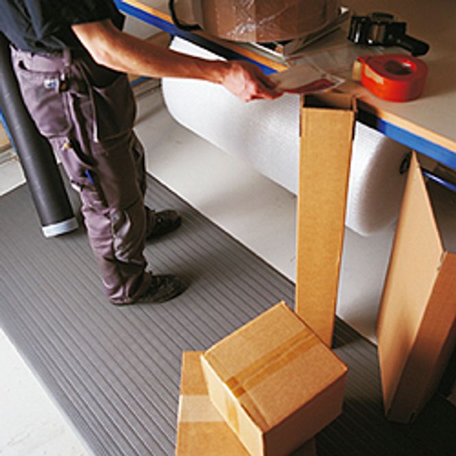 Huvudbild Arbetsplatsmatta Yoga Retail Grå