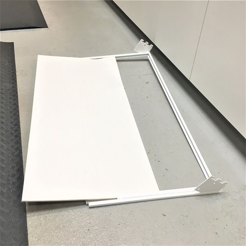 Skyltram Ricana Vit 900x400 mm - begagnad