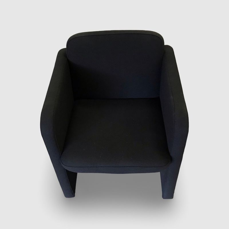 Fåtölj svart textil med hjul - begagnad