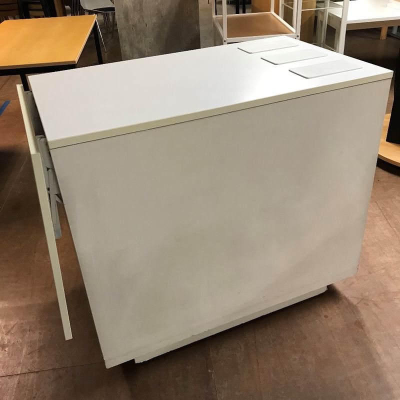 Butiksdisk med fällbar sidoskiva - begagnad