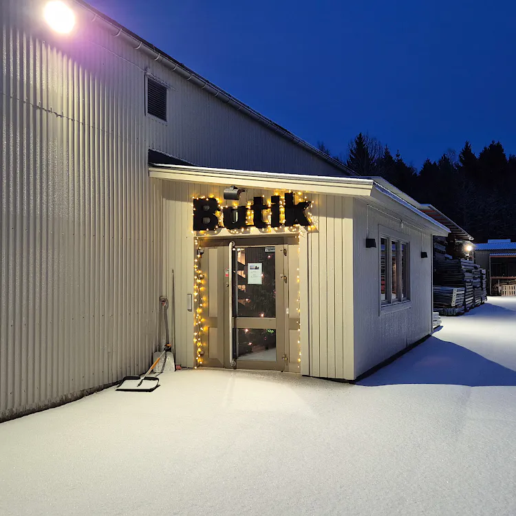 BESÖK VÅR BUTIK PÅ CEMENTVÄGEN 18