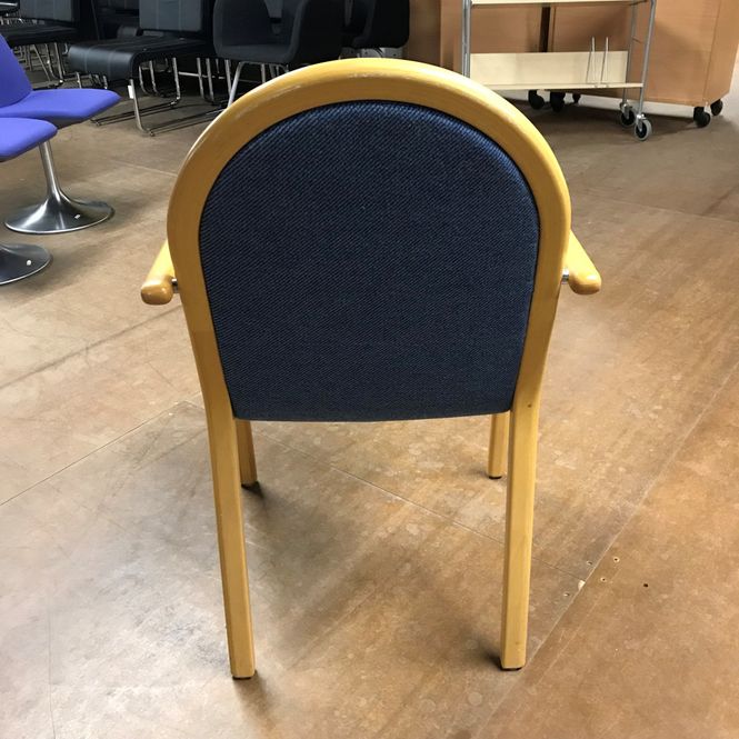 Huvudbild Karmstol ljusblå/bok - begagnad