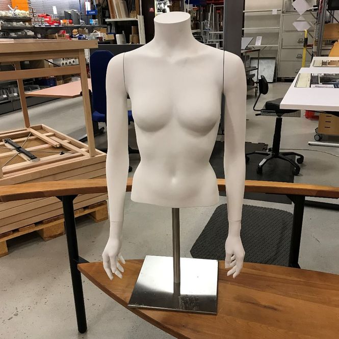 Huvudbild Damtorso på stativ -  begagnad